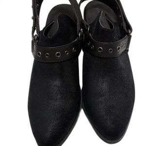 Universal Thread Black Mules with Grommet Strap Size 8